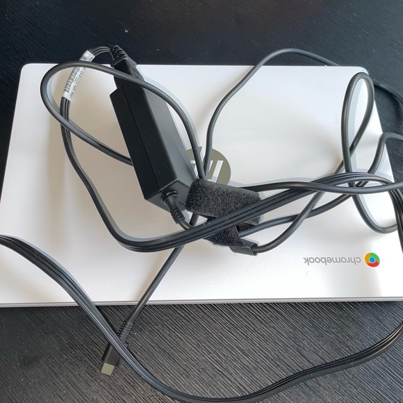 HP Chromebook 11-inch Laptop - Picture 4 of 7